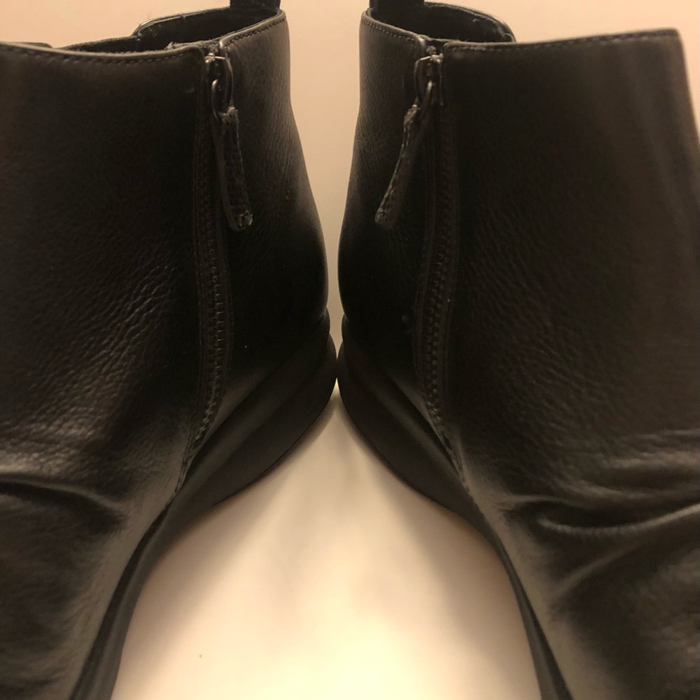Clarks Unstructured Booties, Size 10, Excellent P… - image 3